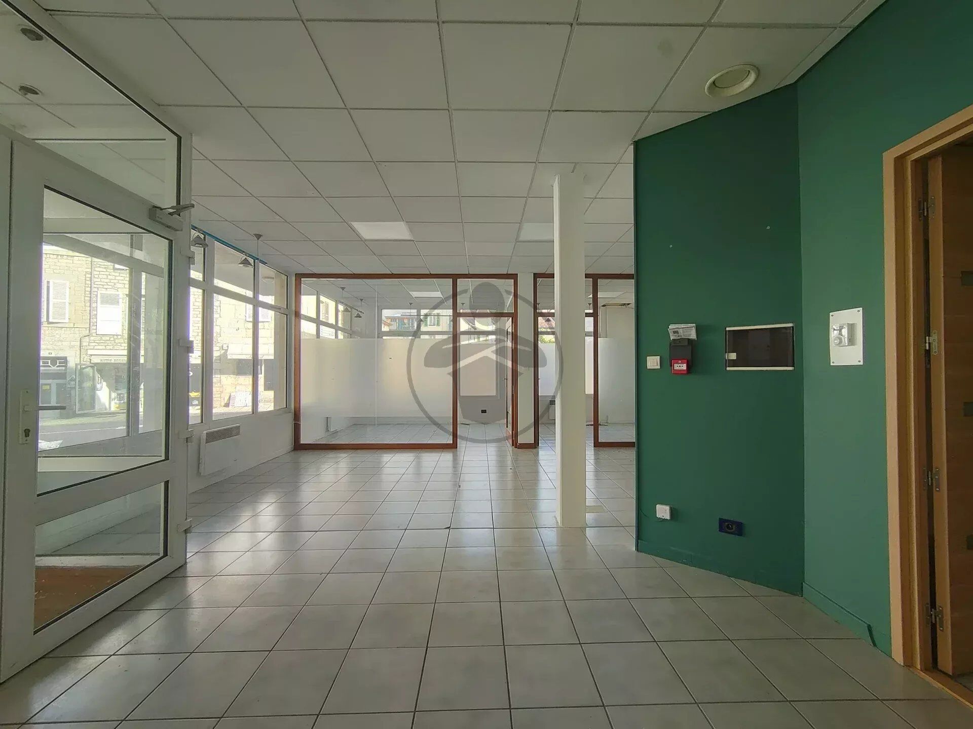 Local commercial 4 pièces 87 m² · à Baume-les-Dames · 87 m² · 99 000 €
