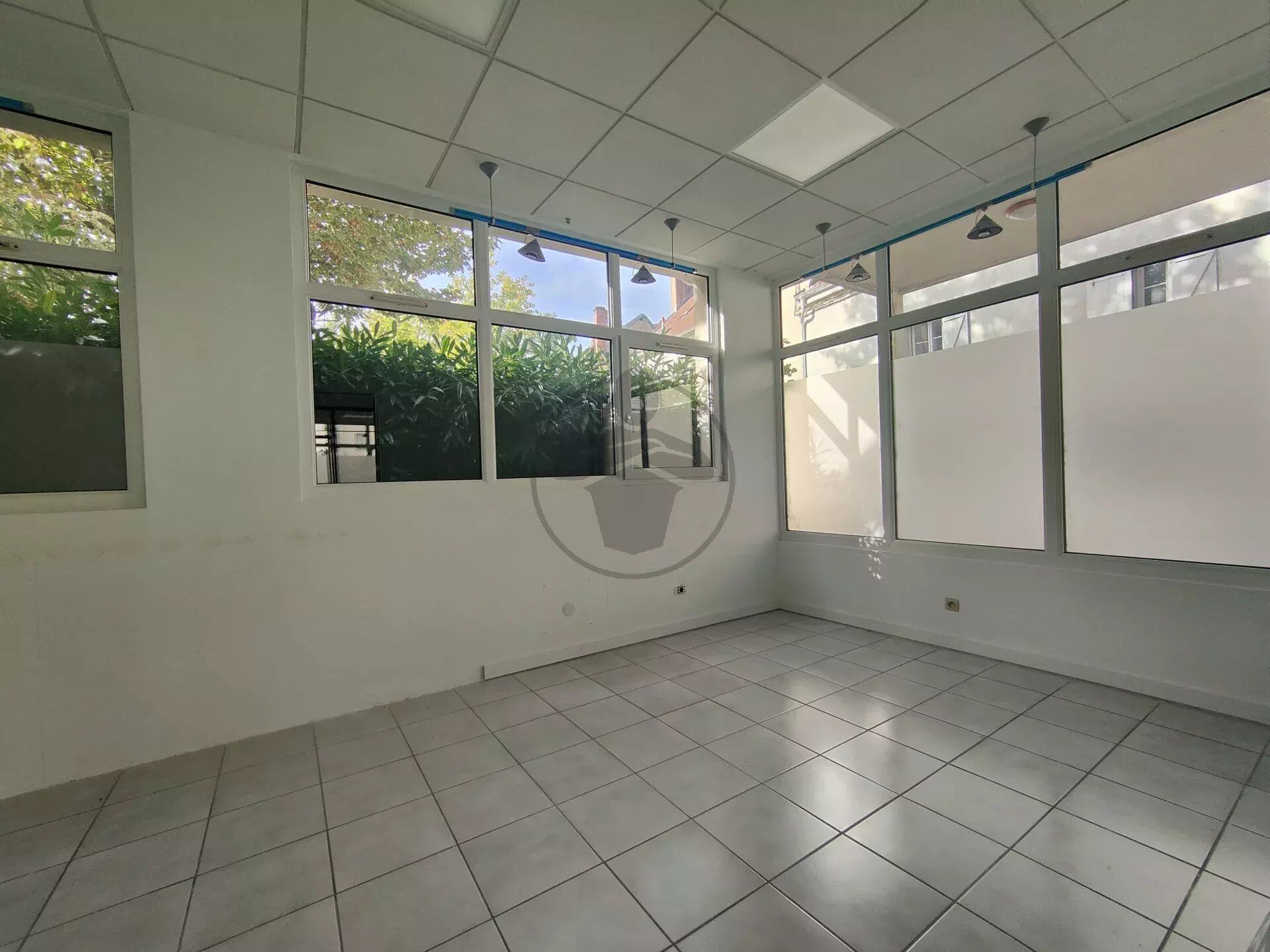 Acheter commerce de 4 pièces 87 m² 99 000 € à Baume-les-Dames (25110) : une annonce Arthurimmo.com — 5