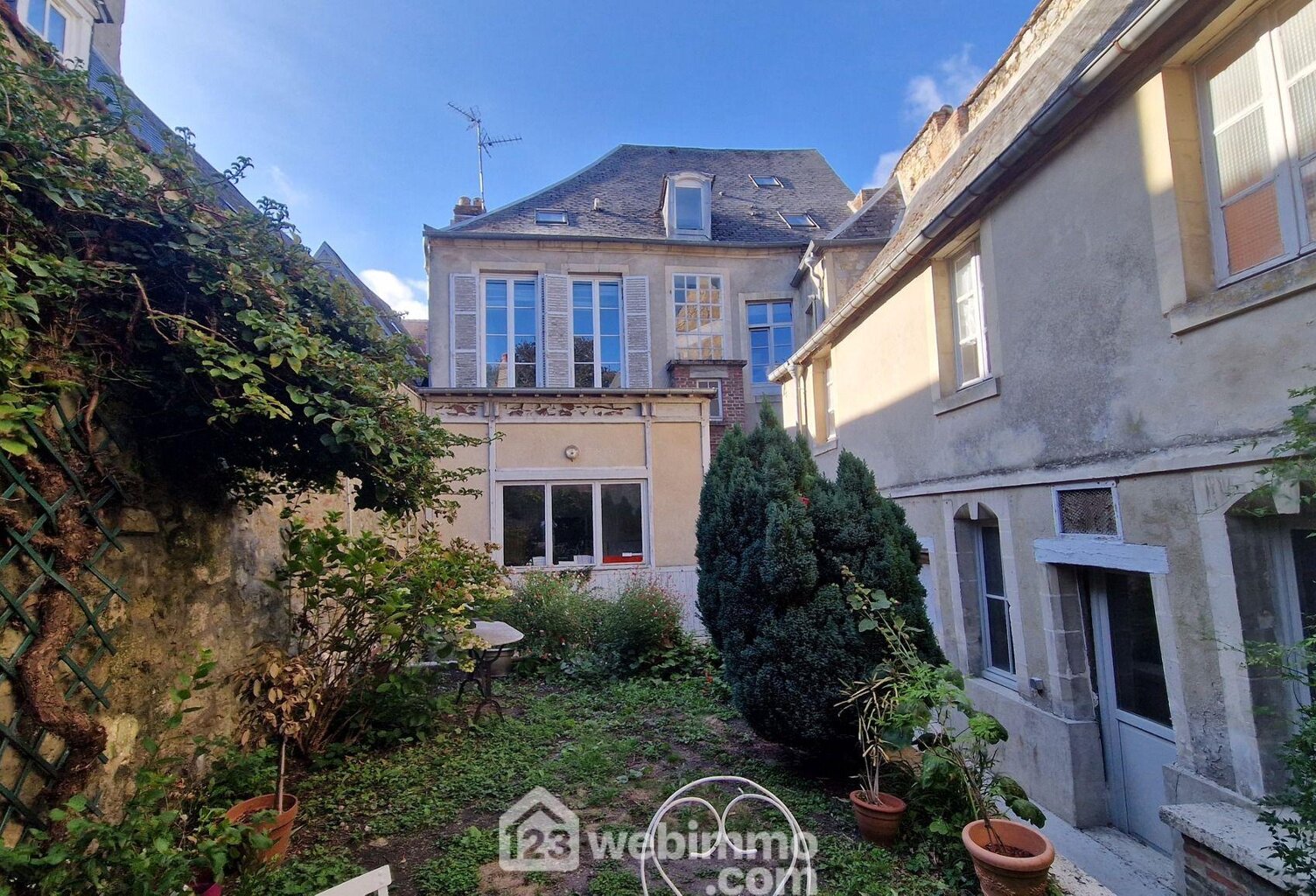 Appartement - 109m² - Laon — photo 1
