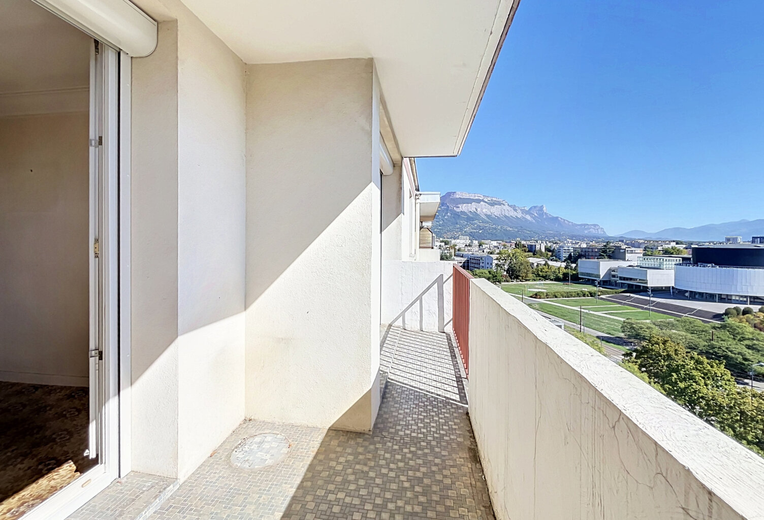 Isère (38) - A Vendre GRENOBLE - Appartement dernier étage T — photo 1
