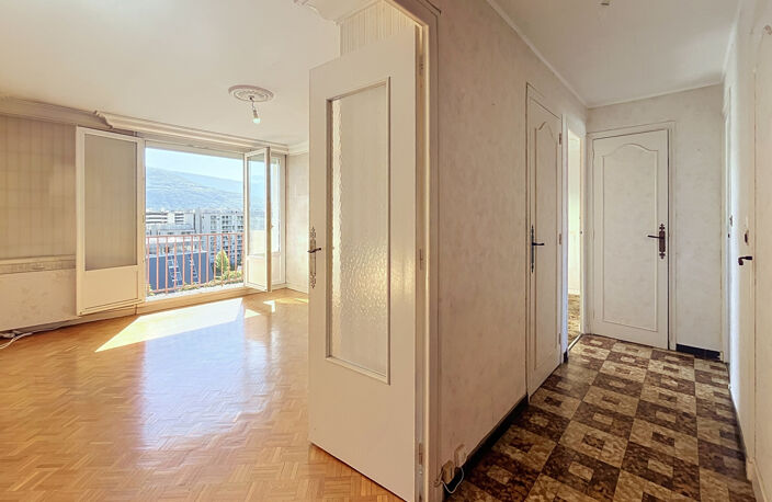 Isère (38) - A Vendre GRENOBLE - Appartement dernier étage T — photo 2