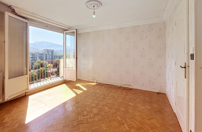 Isère (38) - A Vendre GRENOBLE - Appartement dernier étage T — photo 3