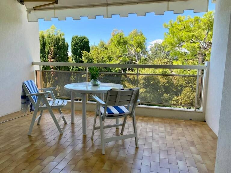 DANS RESIDENCE DE STANDING AVEC PARC ET PISCINE F2 MEUBLE AVEC PARKING SOUS SOL — photo 1