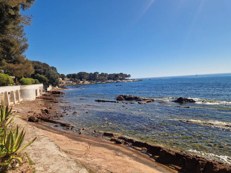 Appartement T1 bis situé à 100m de la mer avec balcon et par — photo 1