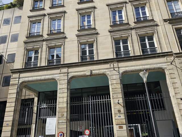 Bureaux 170 m² = 75 m² + 95 m² au 32 rue de Paradis 75010 Paris — photo du bien