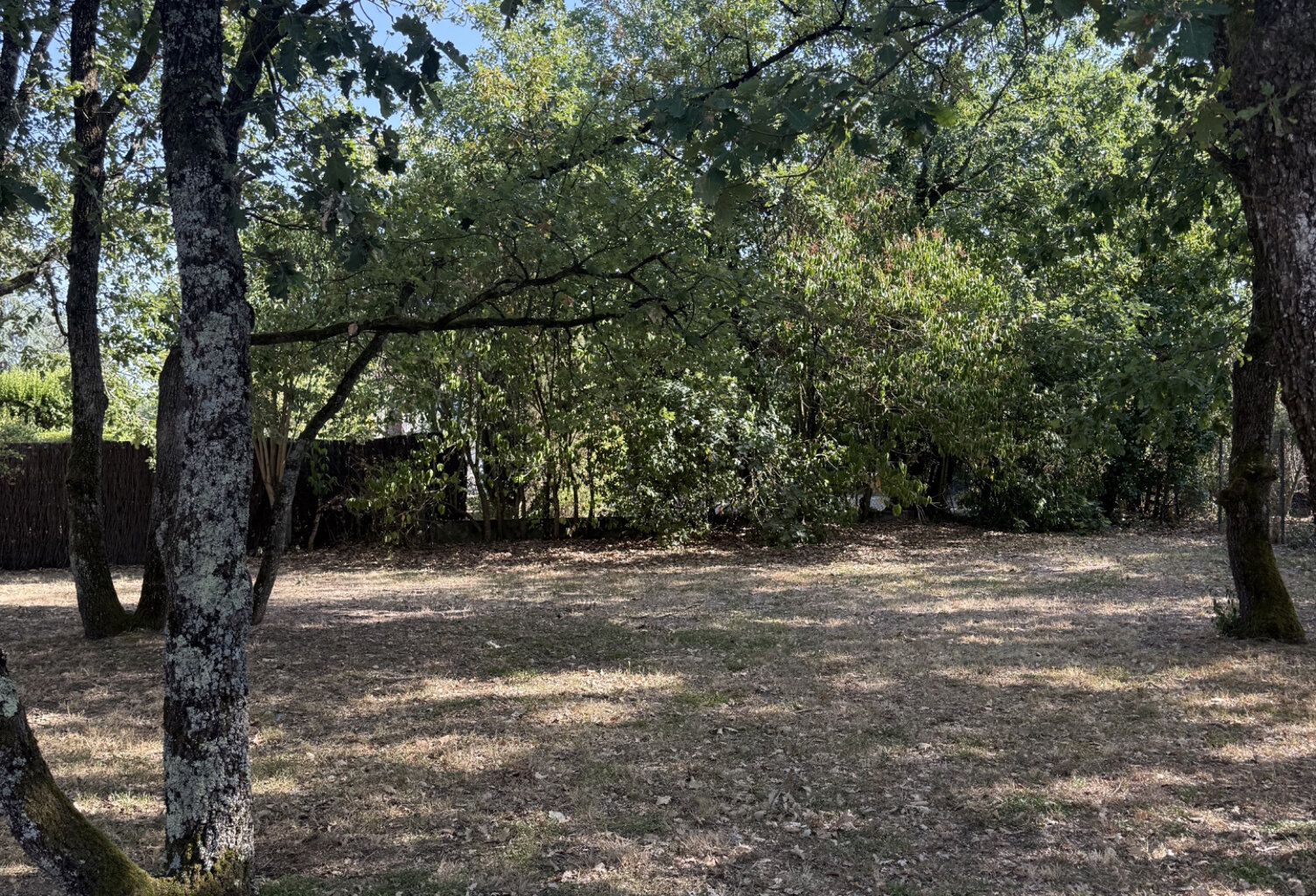 Terrain de 3000 m2 au calme dans un secteur recherché  ! — photo 1