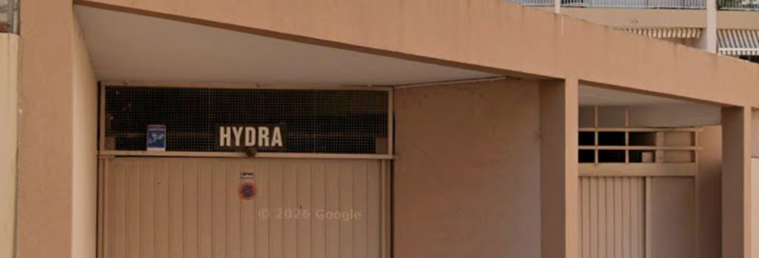 Garage  12 m² à louer à Hyères (83400)