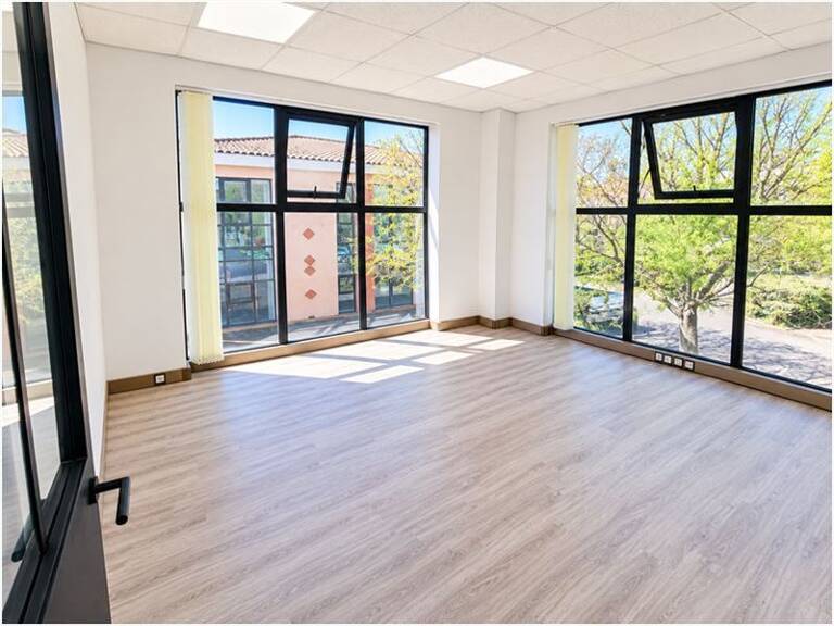 Local commercial — photo 1