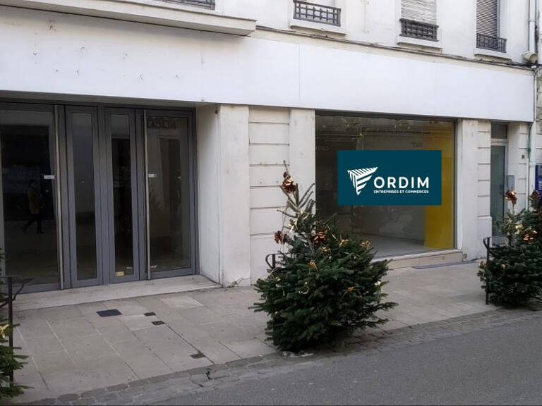 AUXERRE  A COTE DU MONOPRIX -  SUPERBE EMPLACEMENT  LOCAL COMMERCIAL DE 129M² — photo 1