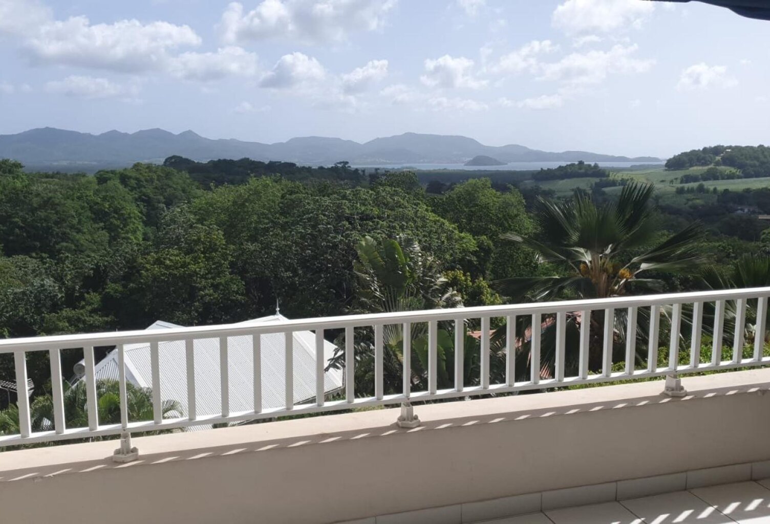 DUCOS  Appartement T4 en RDC avec grande terrasse et vue mer — photo 1