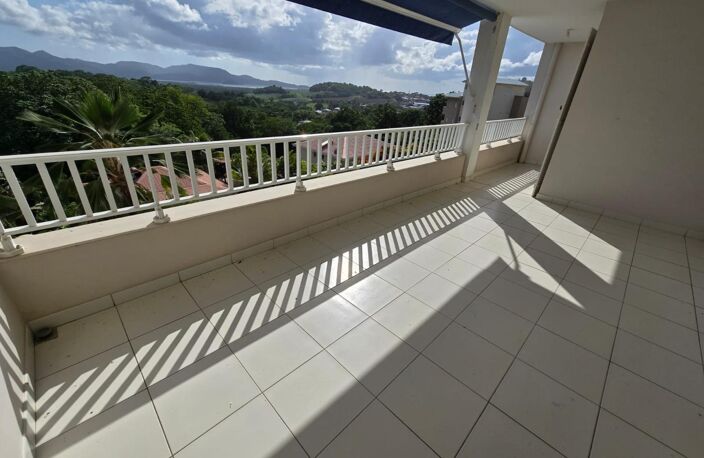 DUCOS  Appartement T4 en RDC avec grande terrasse et vue mer — photo 2