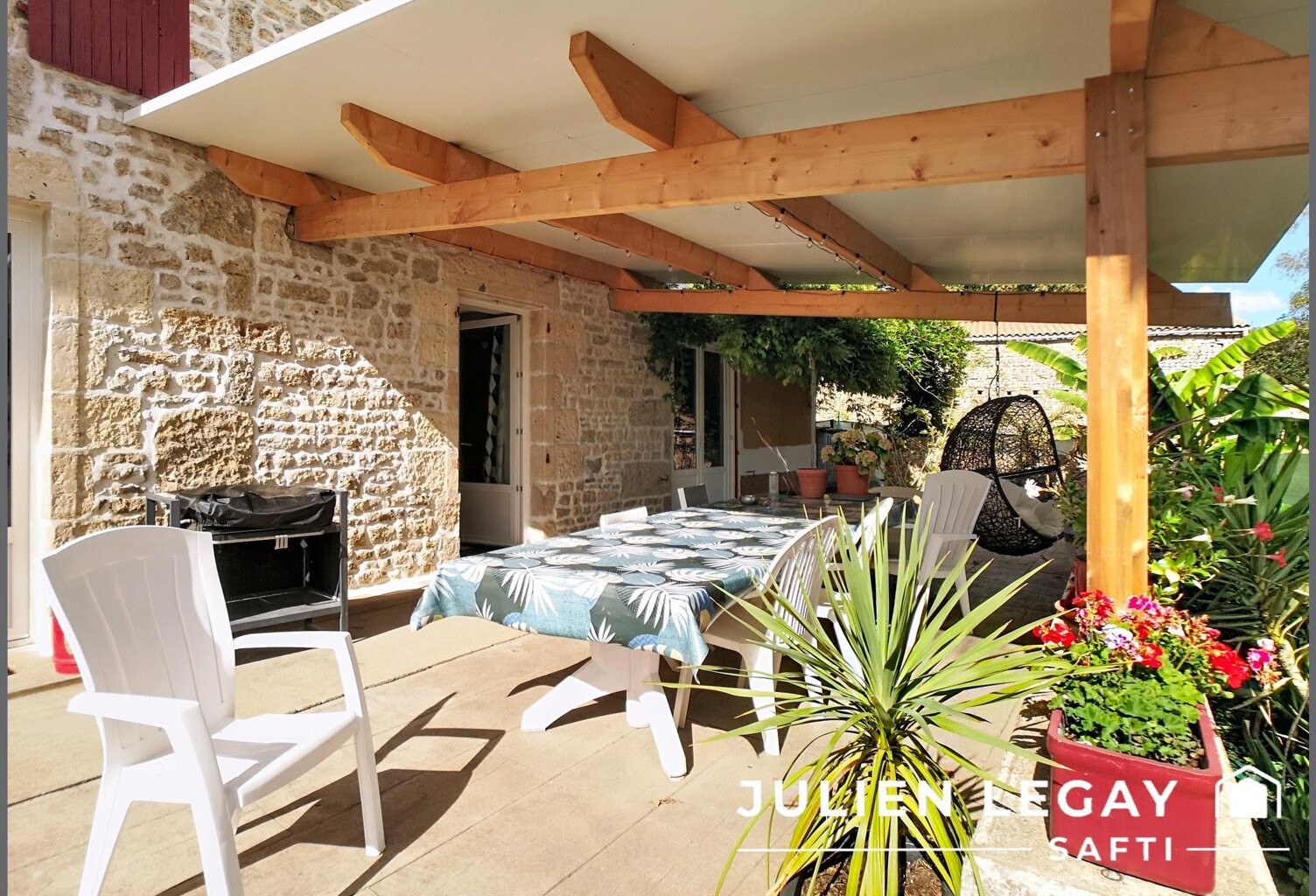 COUP DE CUR  AUTHENTIQUE MAISON EN PIERRE ENTIÈREMENT RÉNOVÉE — photo 1