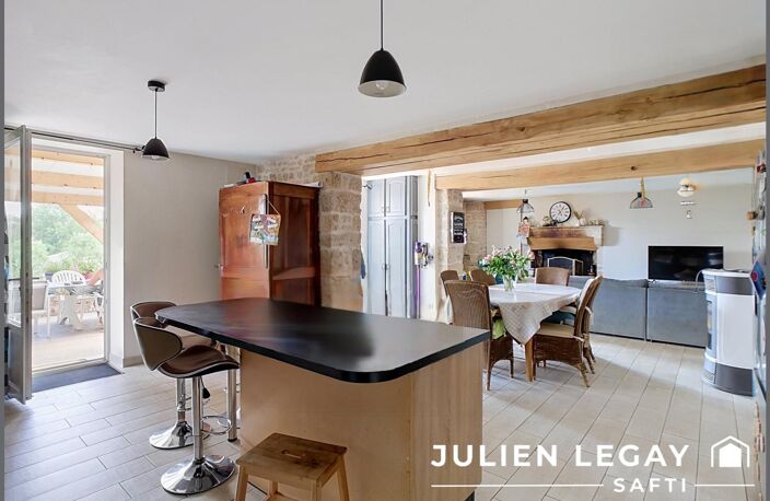 COUP DE CUR  AUTHENTIQUE MAISON EN PIERRE ENTIÈREMENT RÉNOVÉE — photo 4