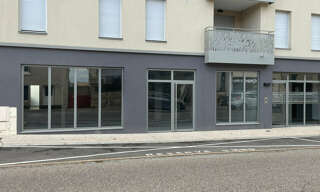 Commerce  179 m² à louer à Saint-Bonnet-de-Mure (69720)