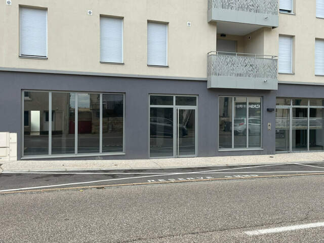 LOCAL COMMERCIAL à LOUER — photo du bien