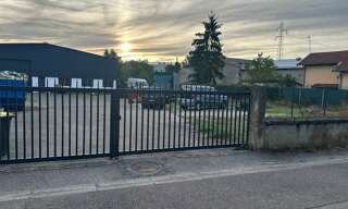Commerce  550 m² à louer à Vaulx-en-Velin (69120)