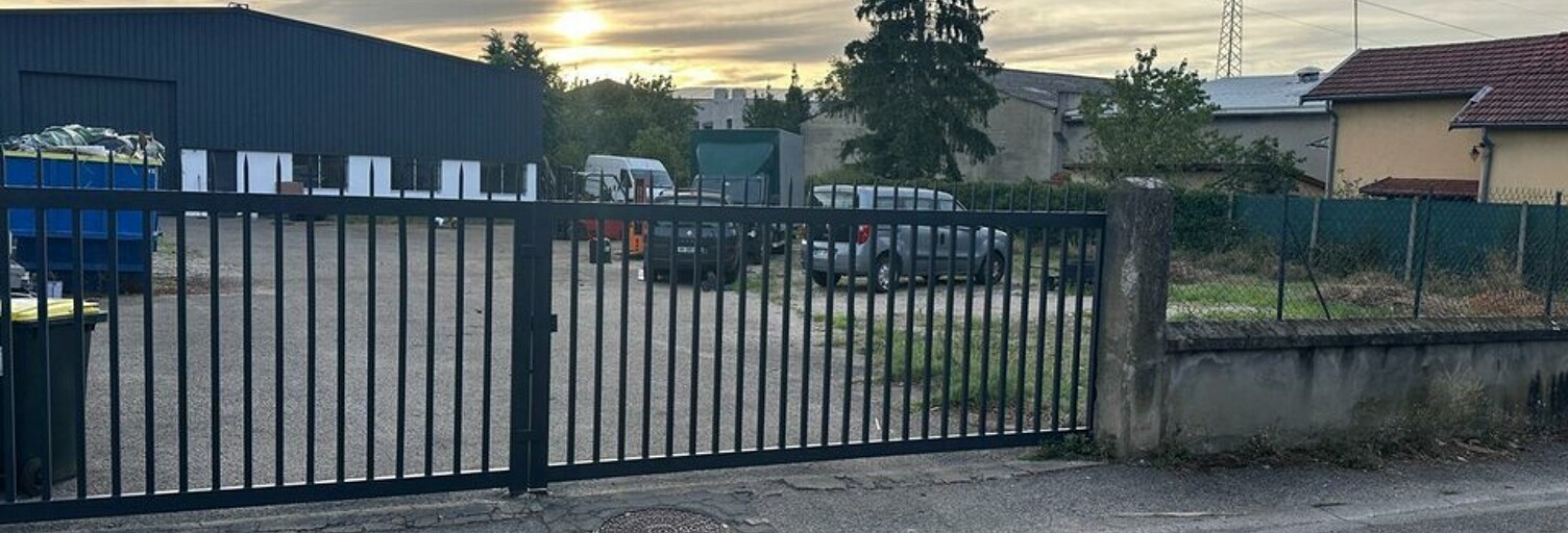 Commerce  550 m² à louer à Vaulx-en-Velin (69120)