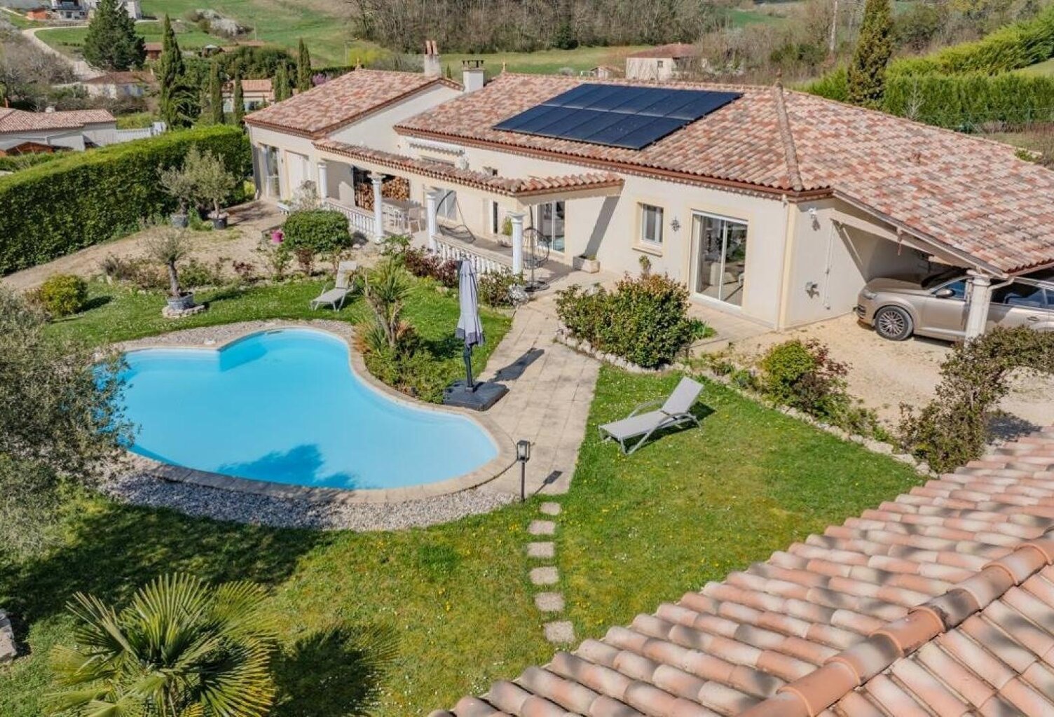 Villa spacieuse, jardin arboré, piscine — photo 1