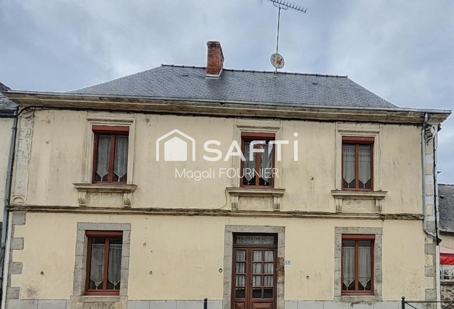 MAISON DE 120 M² À RÉNOVER  BEAU POTENTIEL ET DÉPENDANCES — photo 1