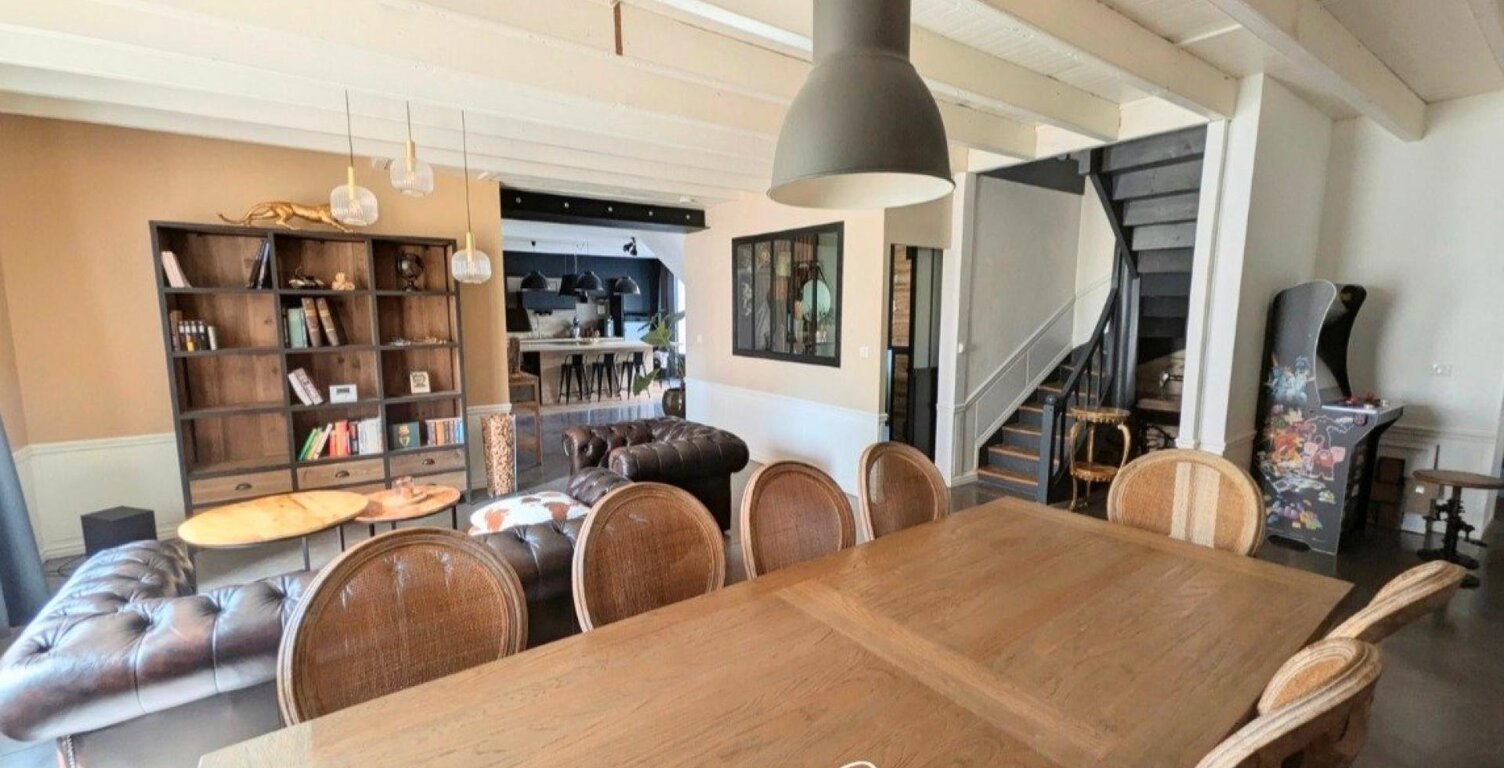 SAINTE-PAZANNE  MAISON DE CARACTÈRE  250 M²  5 CHAMBRES  PISCINE CHAUFFÉE — photo 1