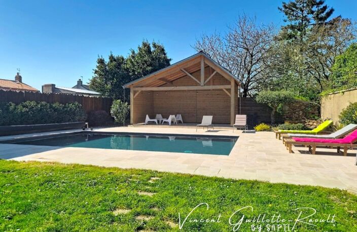 SAINTE-PAZANNE  MAISON DE CARACTÈRE  250 M²  5 CHAMBRES  PISCINE CHAUFFÉE — photo 2