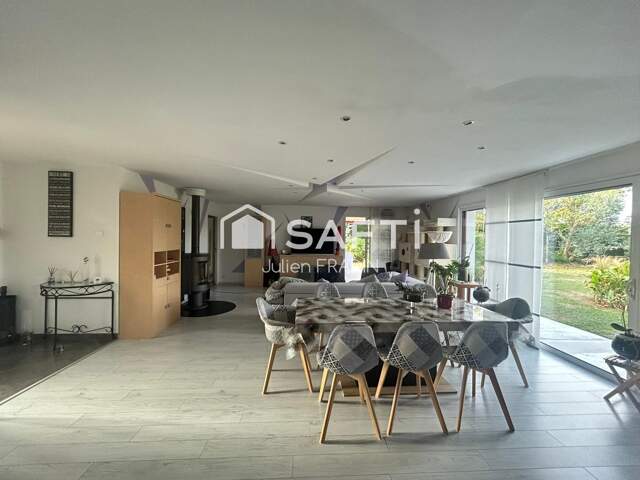 Maison 7 pièces  158 m²  4 chambres - Terrain de 1 997 m² — photo du bien