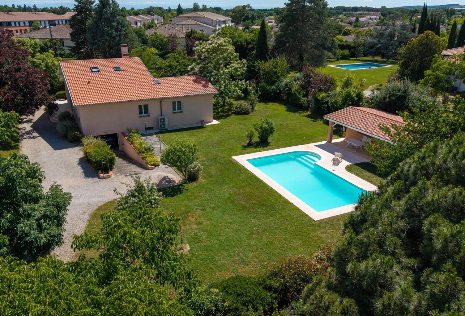Maison avec dépendance et piscine — photo 1