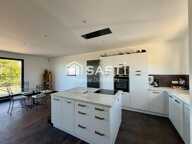 Maison de plain-pied - Vue - Terrain - Garage — photo 4