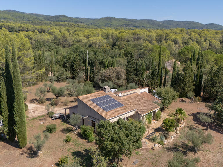 Villa T4 de plain-pied, 125m2 habitables sur 11 799m2 de terrain avec garage de 77m2. — photo 1
