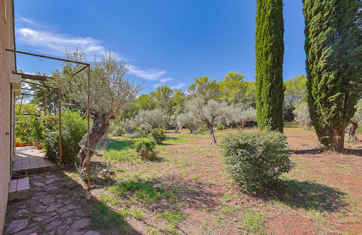Villa T4 de plain-pied, 125m2 habitables sur 11 799m2 de terrain avec garage de 77m2. — photo 3