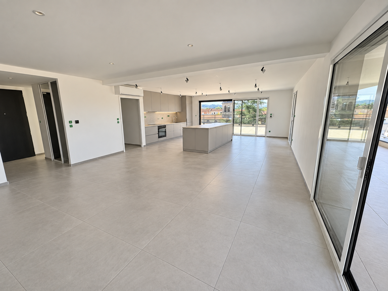 ROOFTOP D’EXCEPTION   200 M2 DE TERRASSE AU CŒUR D’ANDRÉZIEUX-BOUTHÉON — photo 1