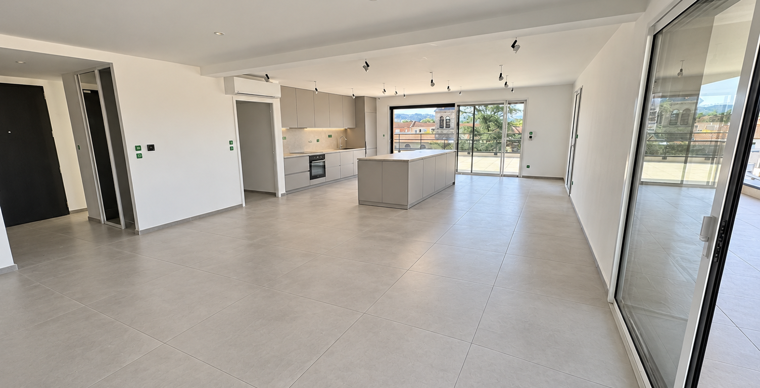 ROOFTOP D’EXCEPTION   200 M2 DE TERRASSE AU CŒUR D’ANDRÉZIEUX-BOUTHÉON — photo 1