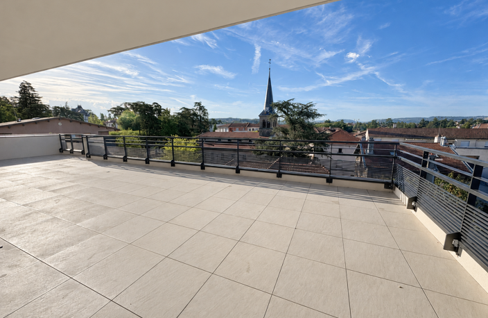 ROOFTOP D’EXCEPTION   200 M2 DE TERRASSE AU CŒUR D’ANDRÉZIEUX-BOUTHÉON — photo 2