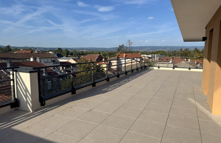 ROOFTOP D’EXCEPTION   200 M2 DE TERRASSE AU CŒUR D’ANDRÉZIEUX-BOUTHÉON — photo 3