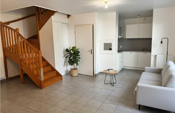 TOULOUSE CASSELARDIT / métro patte d'oie   T4 DUPLEX AVEC TERRASSE / BALCON ET PARKING — photo 3