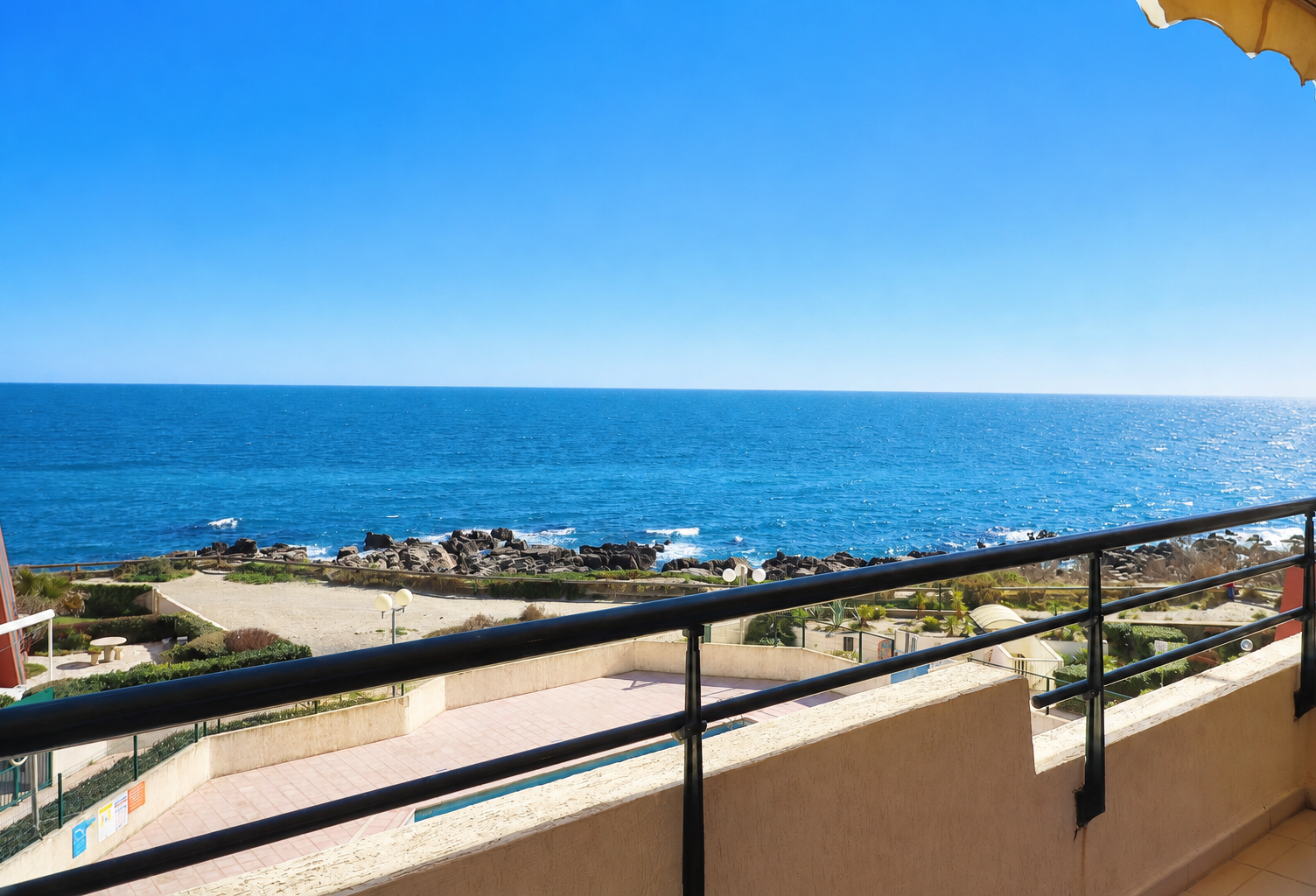 2 PIECES 31M2 AVEC TERRASSE VUE SUR MER A LA CORNICHE A SETE — photo 1