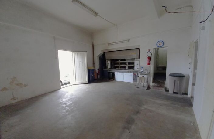 TOURS PREBENDES ENSEMBLE IMMOBILIER 164 M2-  R +2 - COUR - GA... — photo 5