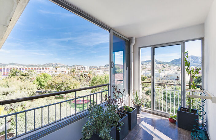 A vendre en exclusivité un appartement T4/T5 de 163 m2 avec vue mer, calanques, Notre Dame de la Garde et box/ secteur Bonneveine 13008 MARSEILLE — photo 3