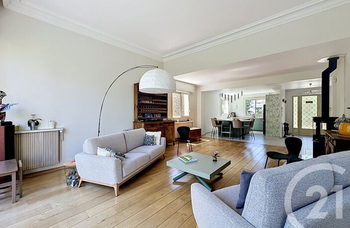 Vente maison 10 pièces 326 m² Créteil (94000) — photo 2