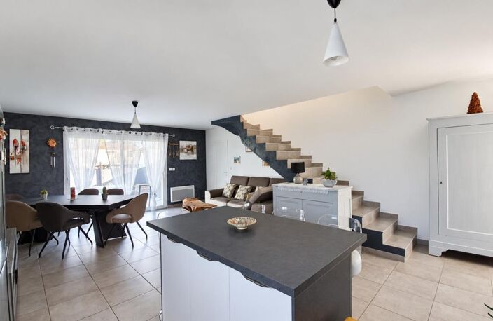 VILLA T4 RECENTE ET CONTEMPORAINE — photo 4