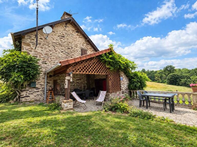 Maison 6 pces, 80 m² avec dépendances, source, terrain de 59 635 m² — photo 1