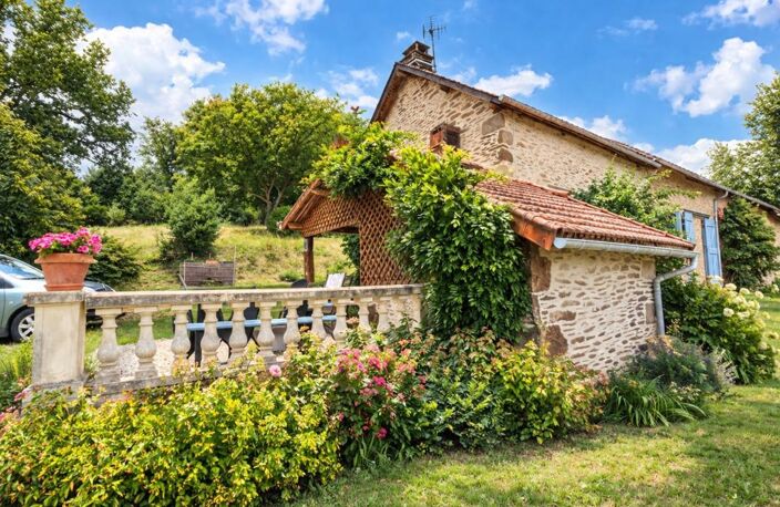 Maison 6 pces, 80 m² avec dépendances, source, terrain de 59 635 m² — photo 2