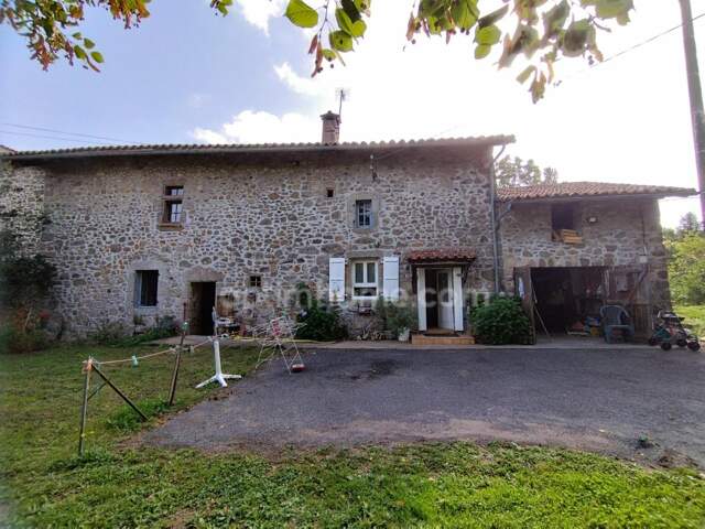 ROUSSINES 16310, maison avec garage, chai et grange, terrain 1985 m² — photo du bien