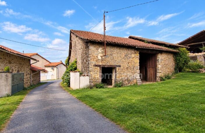 ROUSSINES 16310, maison avec garage, chai et grange, terrain 1985 m² — photo 2