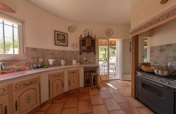 VILLENEUVE-LÈS-AVIGNON (30400) – MAISON INDIVIDUELLE – 5 PIÈCES – CALME ABSOLU – AUCUN VIS-À-VIS – PISCINE – BUREAU INDÉPENDANT — photo 5