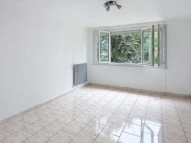 Mérignac – T3 avec balcon, vue verdoyante et fort potentiel de valorisation — photo du bien