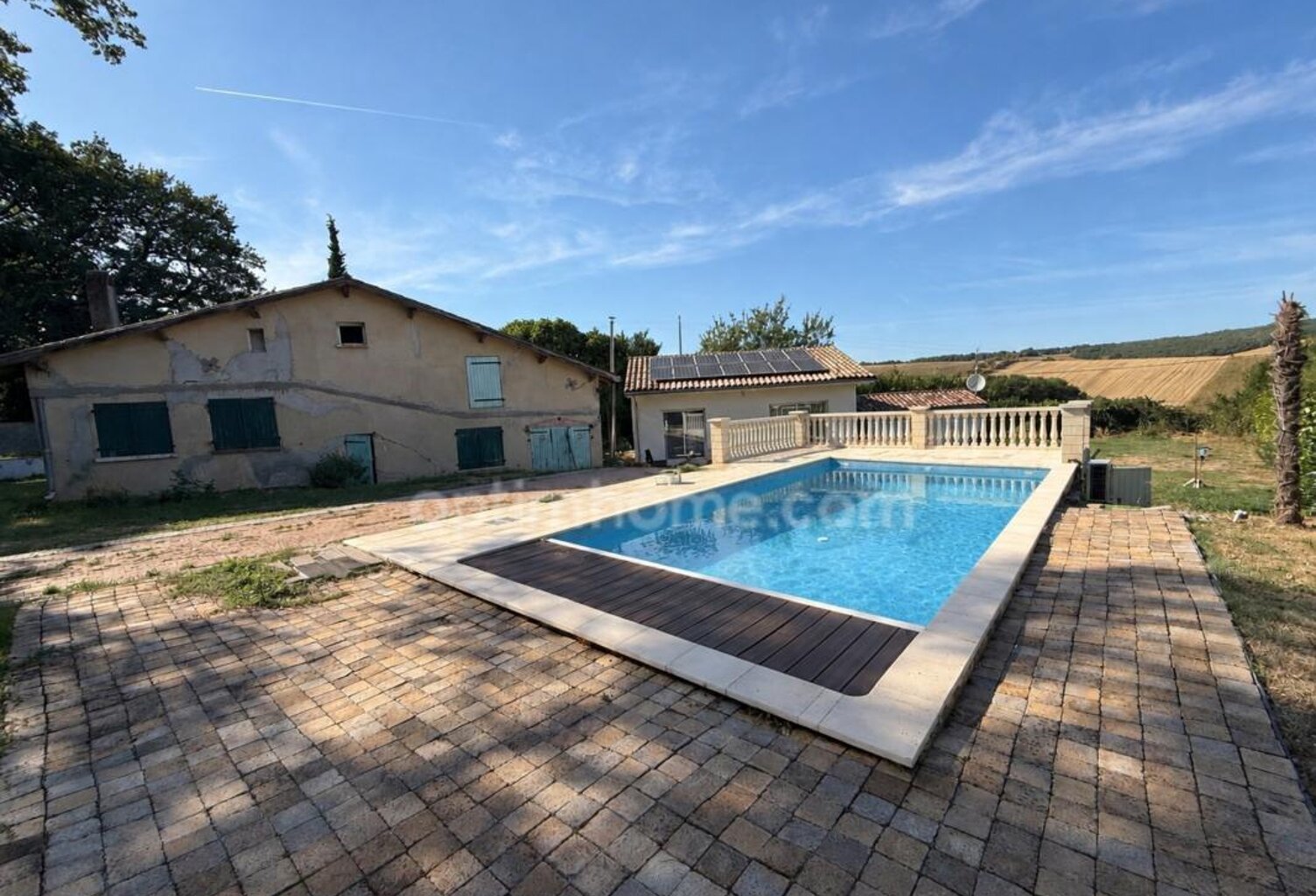 Maison, ferme à rénover, piscine, terrain de 1 900 m² — photo 1