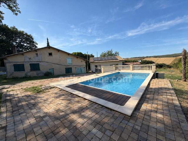 Maison, ferme à rénover, piscine, terrain de 1 900 m² — photo du bien