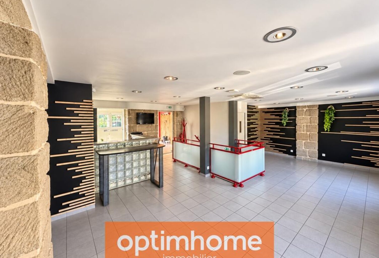 Immeuble professionnel 210 m² – vitrine + jardin 397 m² – Brive — photo 1