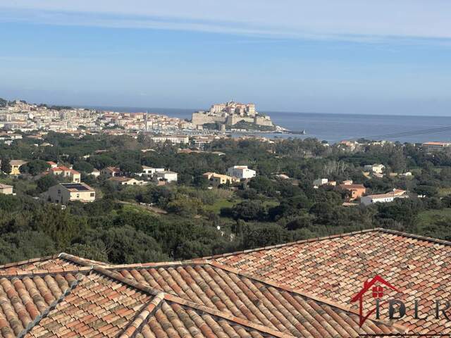 Beau T4 duplex sur les hauteurs de Calvi avec très belle vue — photo du bien